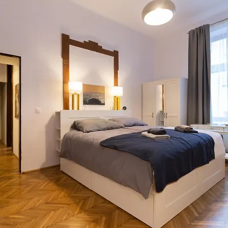 Apartment Heart And Soul, Gorgeous Two-bedroom In The Center! *